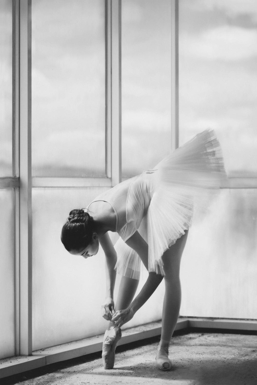 wall-art-print-canvas-poster-framed-Ballerina Tying Pointe Shoes-1